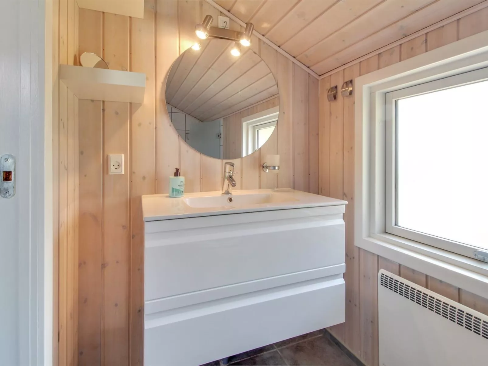 "Aska" - 400m from the sea-Dedans