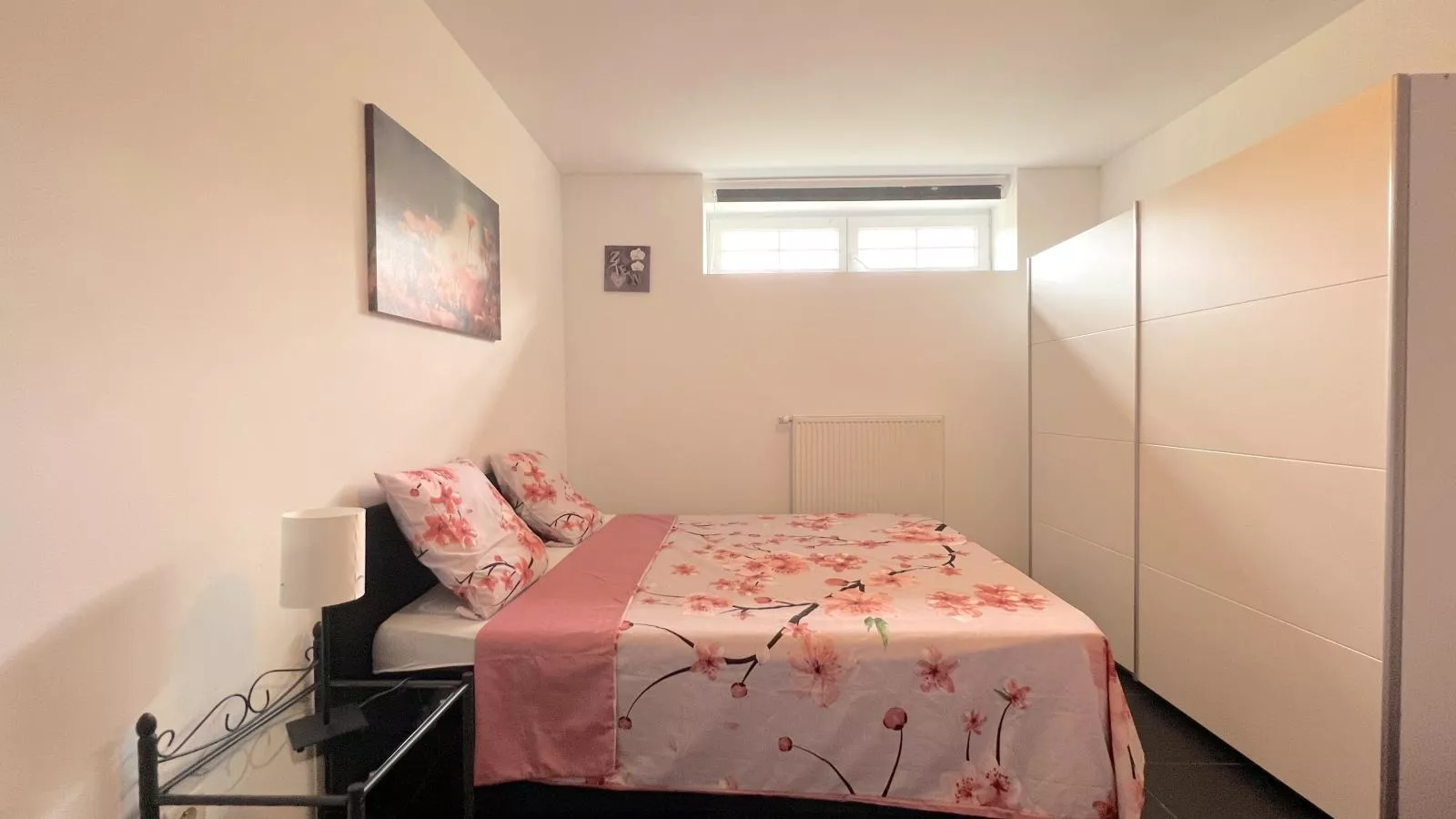 Sur les Thiers-Bedroom