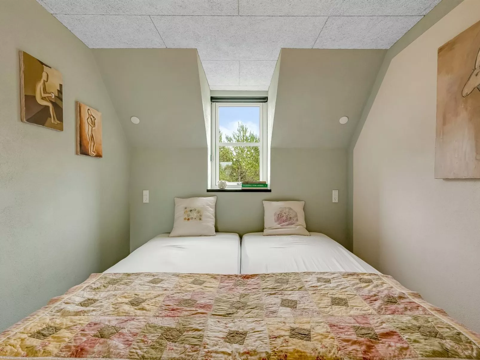 "Thorid" - 800m from the sea-Inside