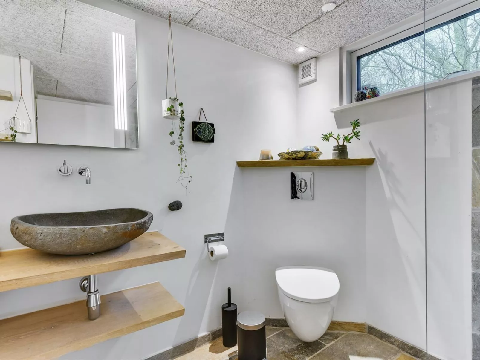 "Lika" - 25m to the fjord-Drinnen