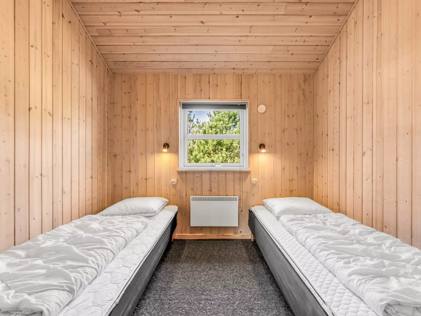 "Rekke" - 300m to the fjord-Dedans