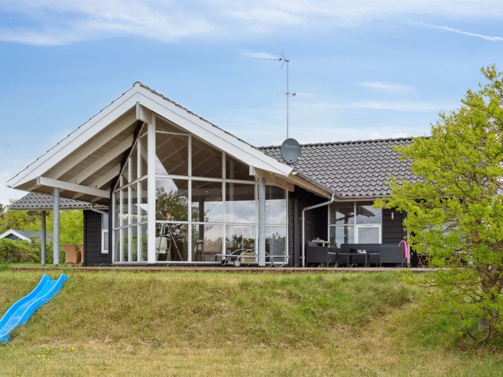 "Elspeth" - 25m from the sea-Outside