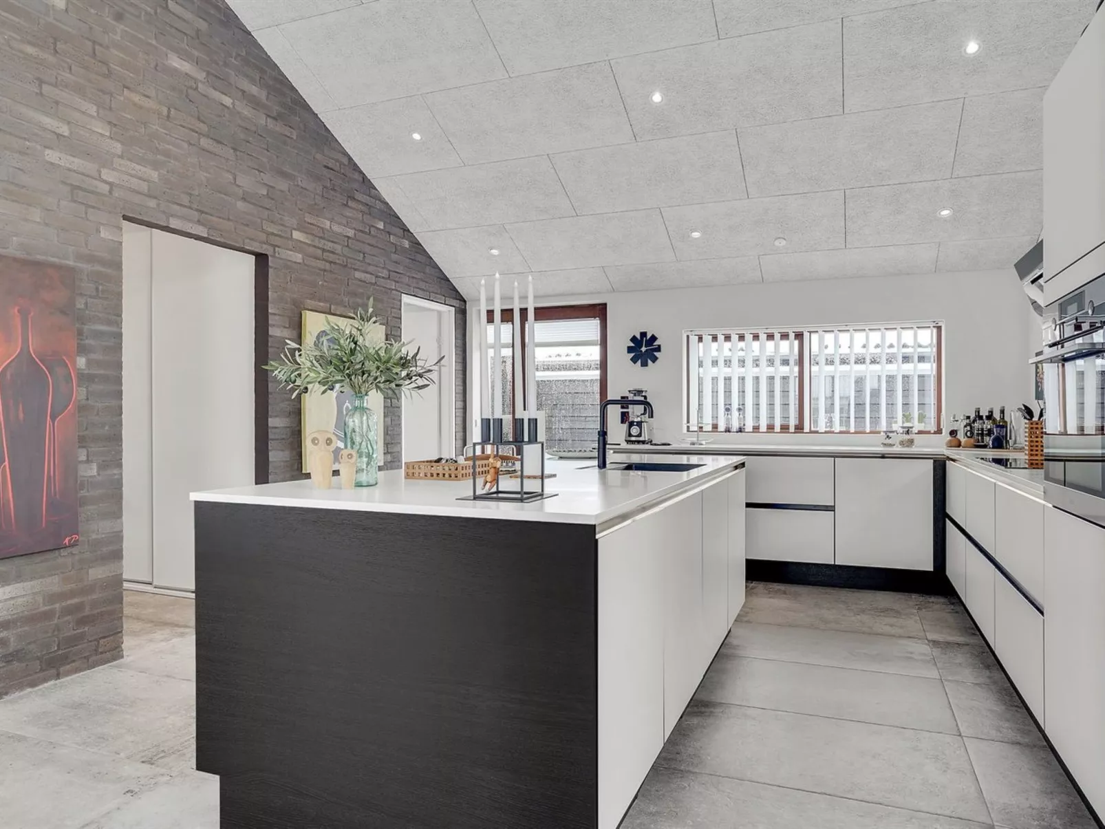 "Aaran" - 700m from the sea-Inside