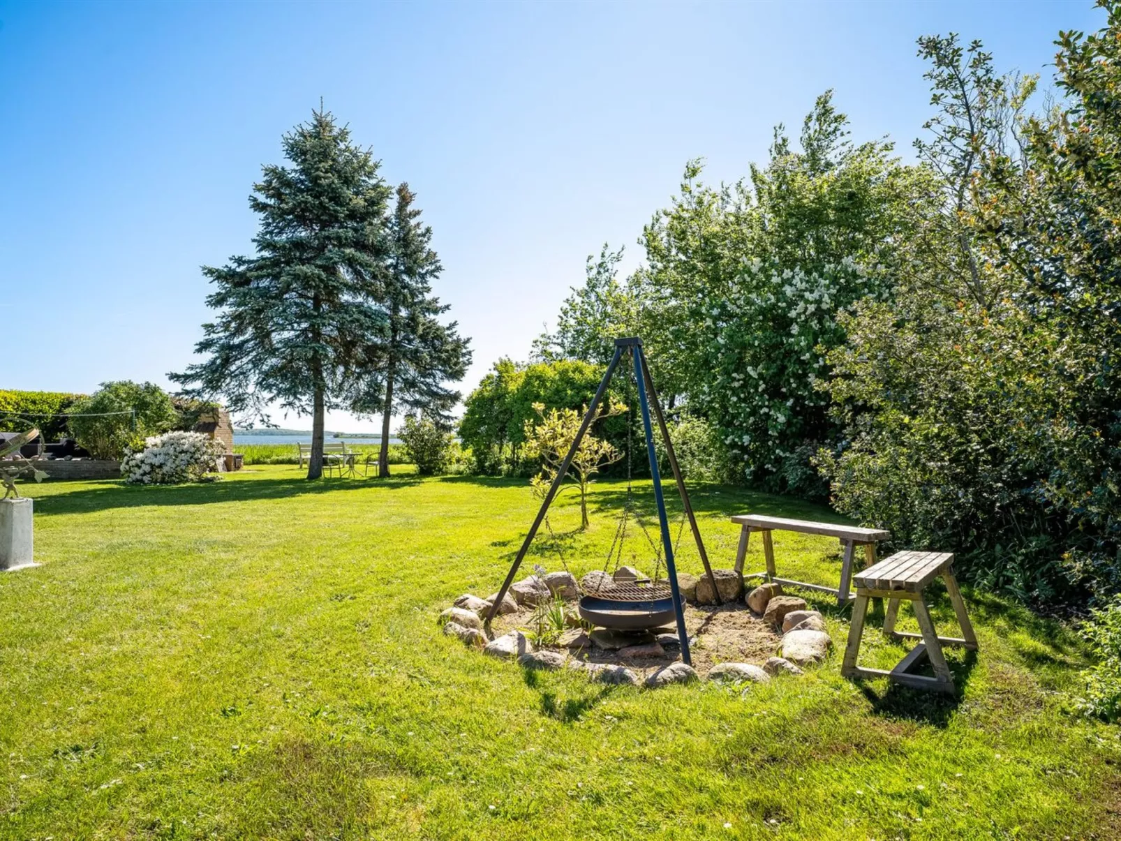 "Maleen" - 150m to the fjord-Outside