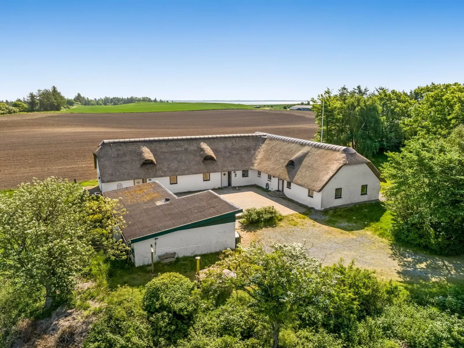 "Annli" - 800m to the fjord-Outside