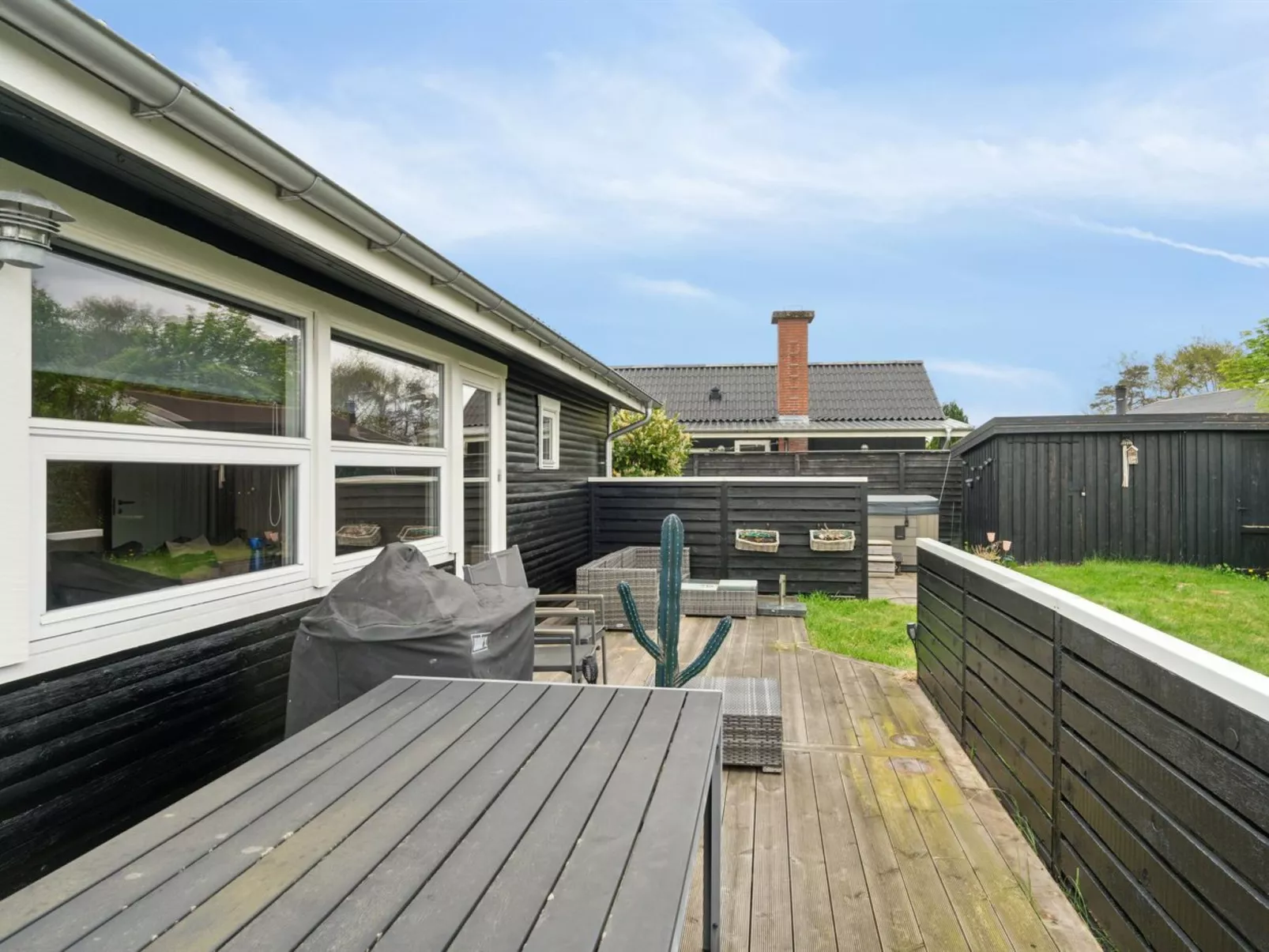 "Ritha" - 175m from the sea-Outside