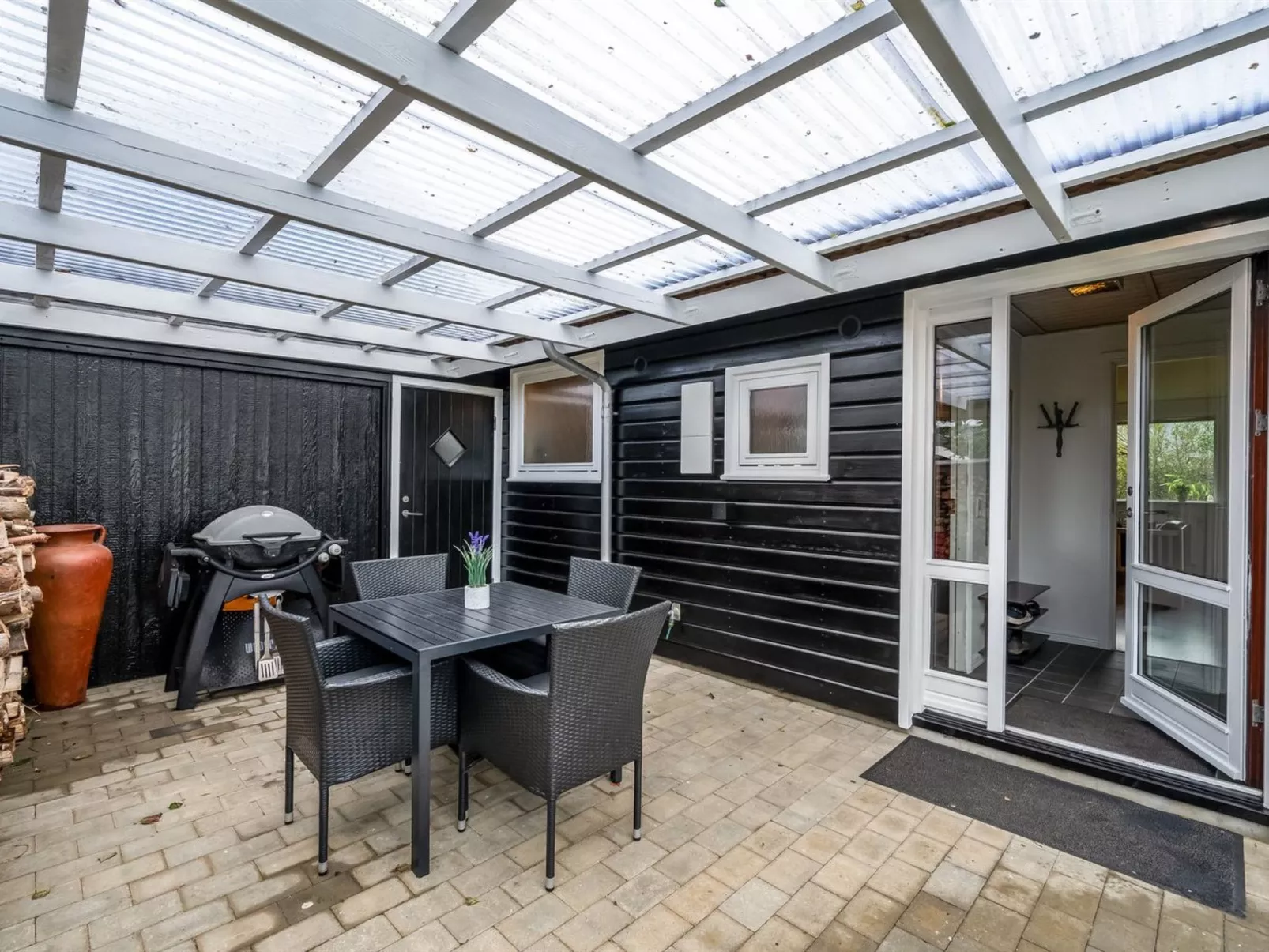 "Ensio" - 300m to the fjord-Outside