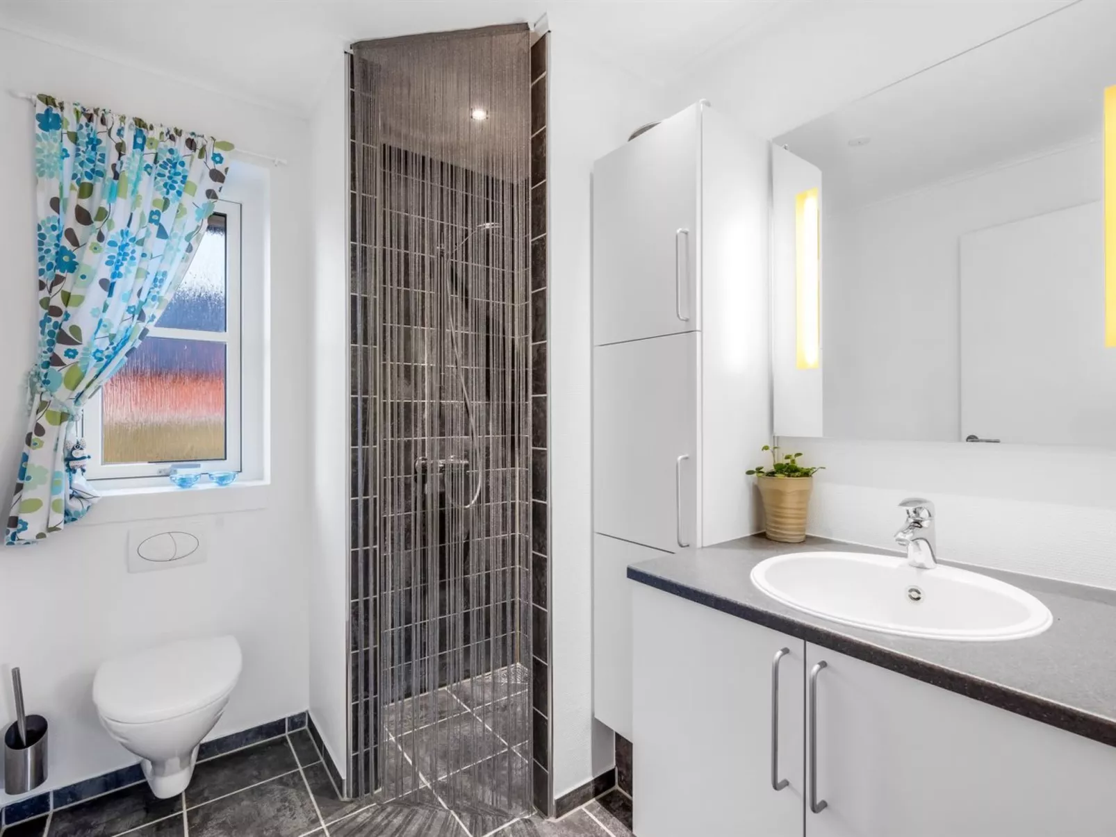 "Elsi" - 1.3km from the sea-Inside