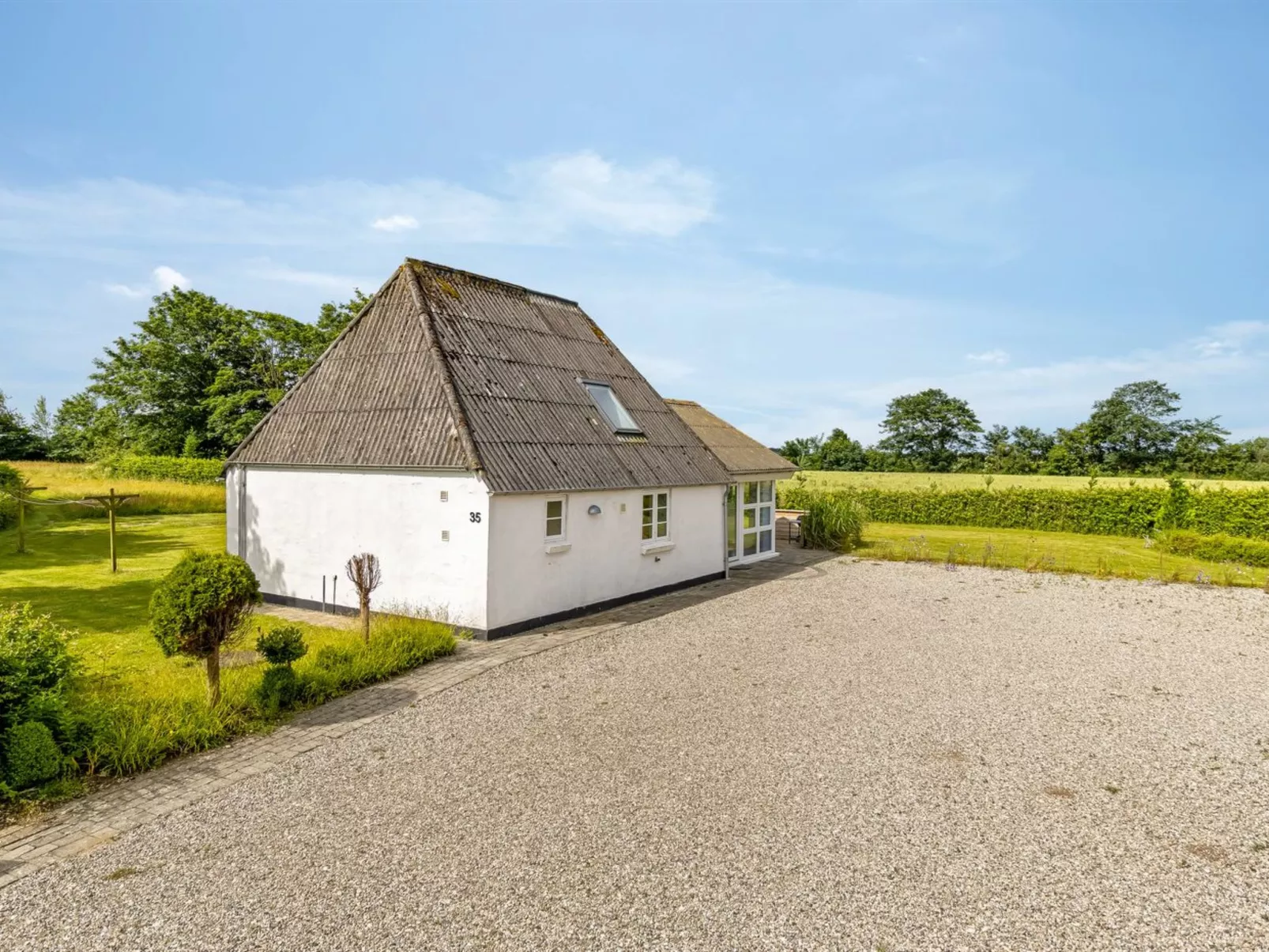 "Thrine" - 24km from the sea-Dehors