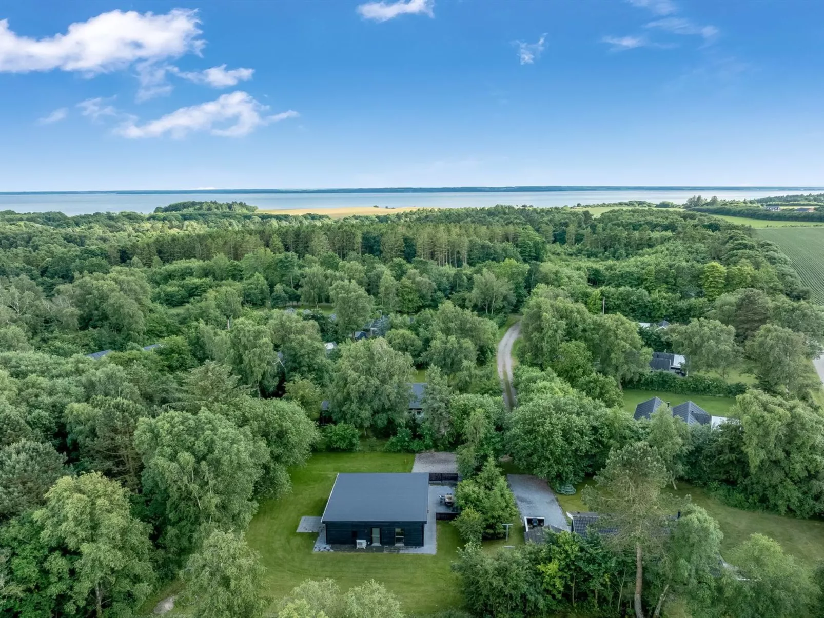 "Scalli" - 1.5km to the fjord-Outside