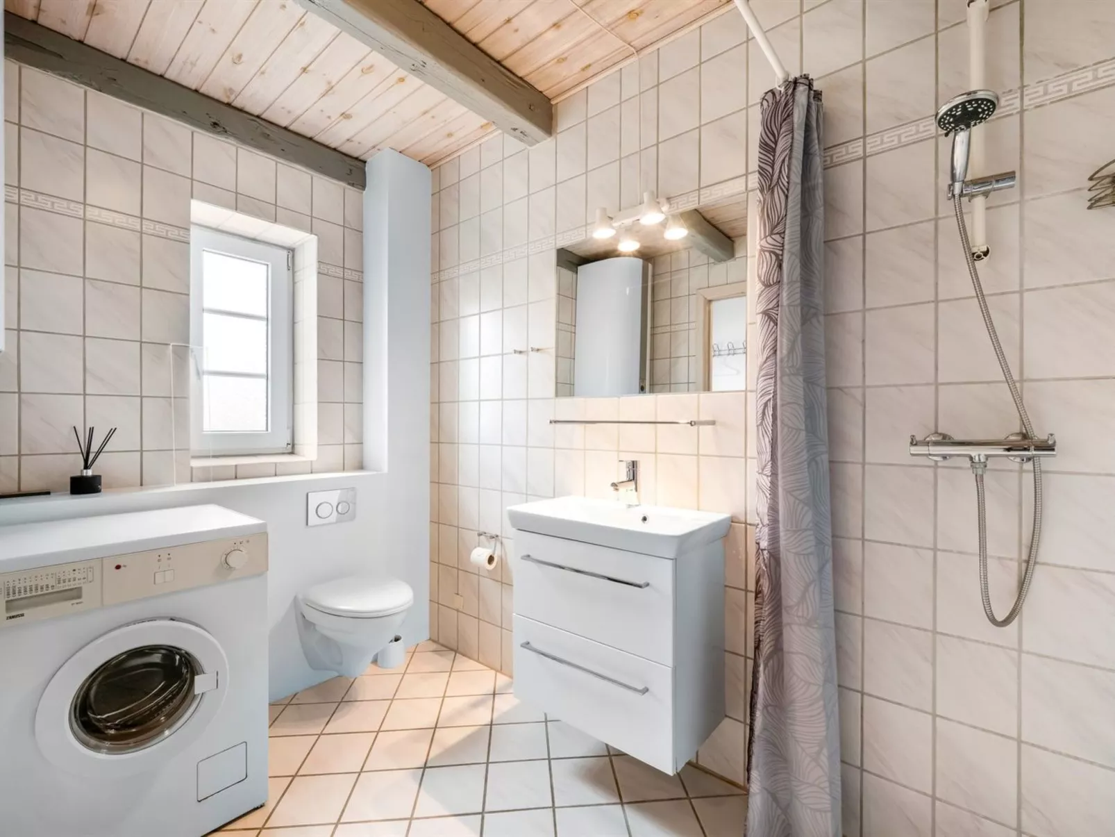 "Nafne" - 1.2km from the sea-Dedans