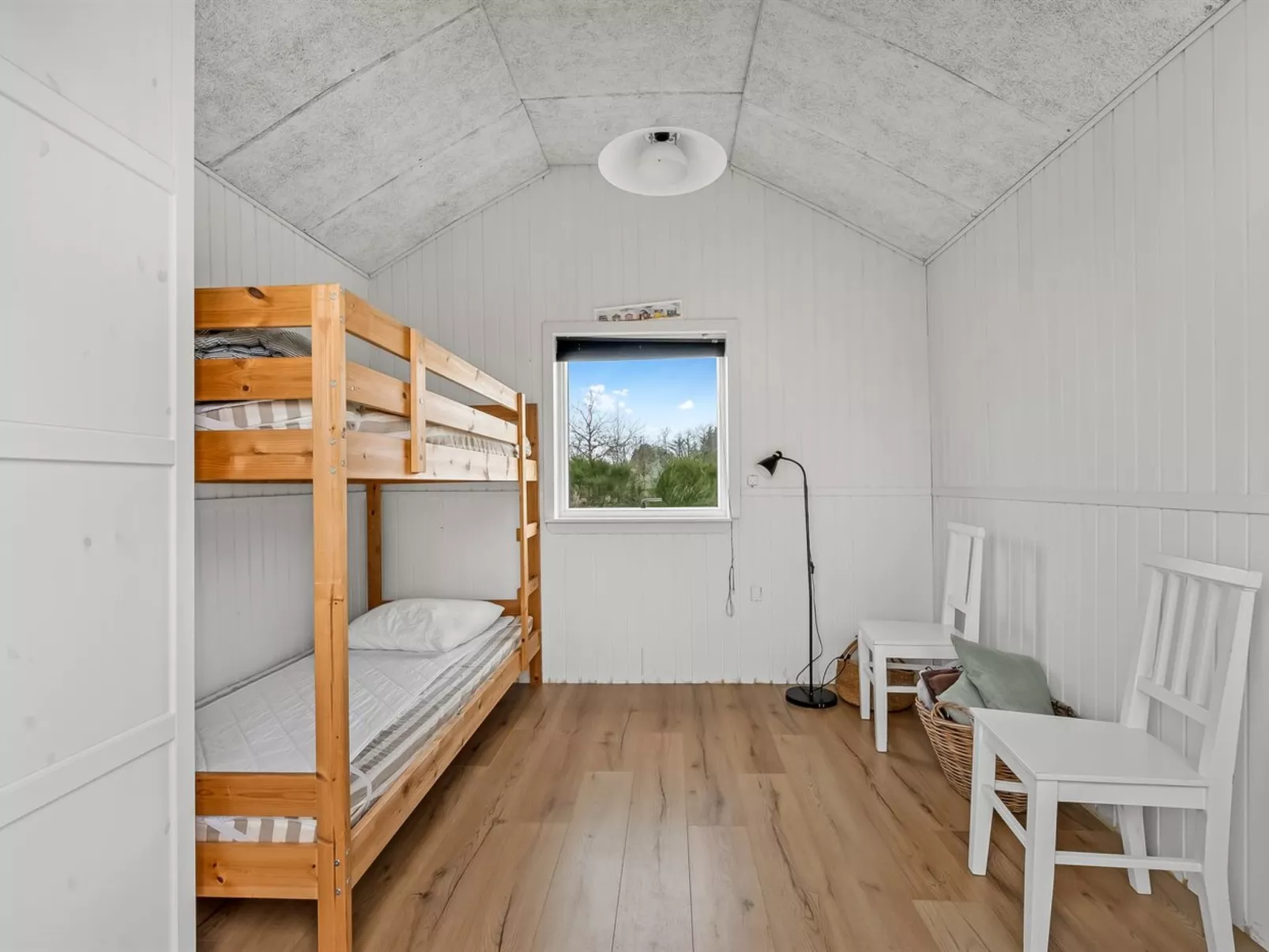 "Oddger" - 250m to the fjord-Drinnen