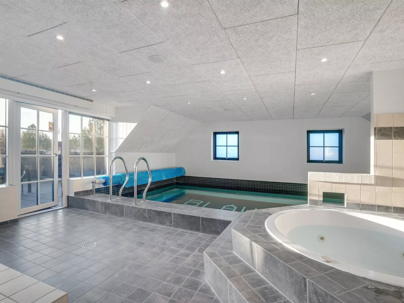 "Oskari" - 1.3km from the sea-Inside