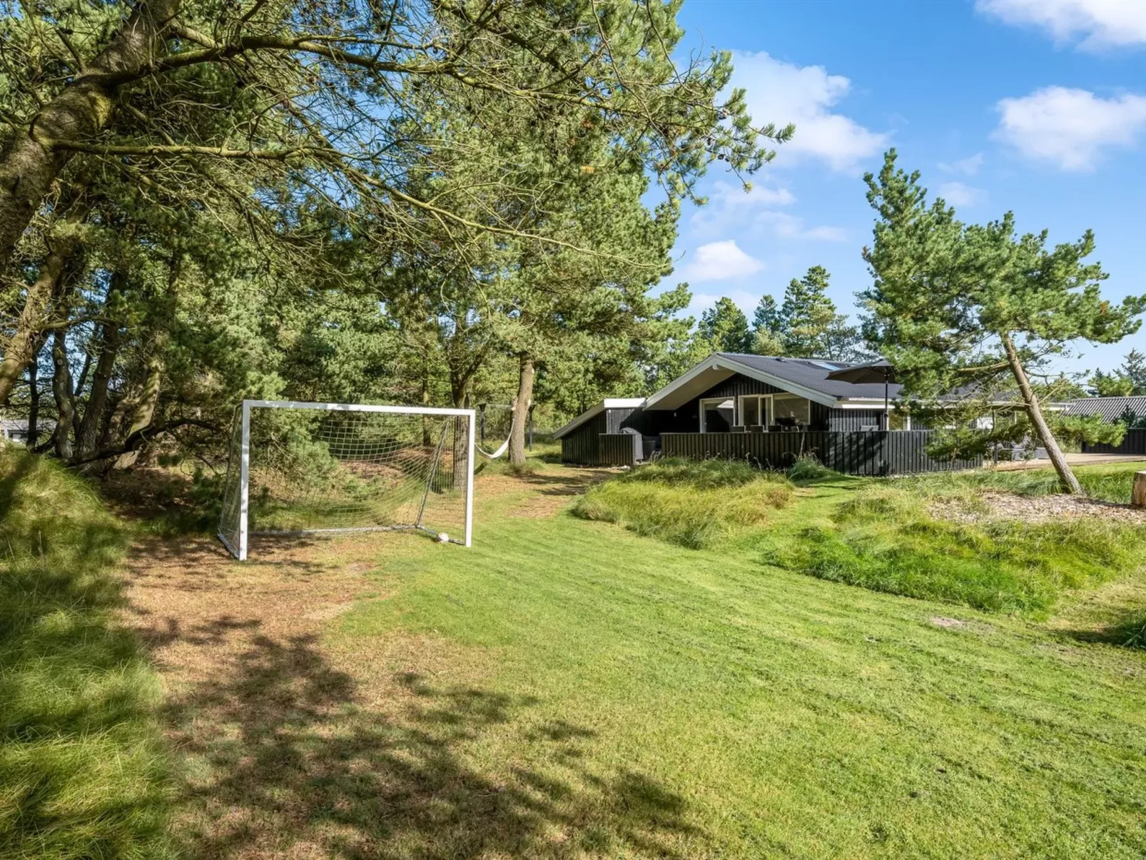 "Eirik" - 2.5km from the sea-Outside