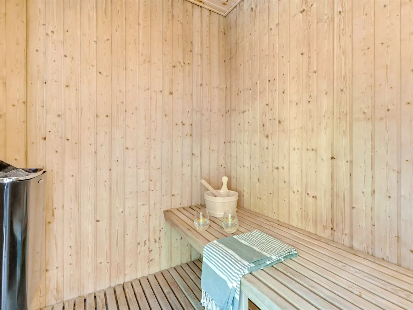 "Liviana" -  from the sea-Drinnen