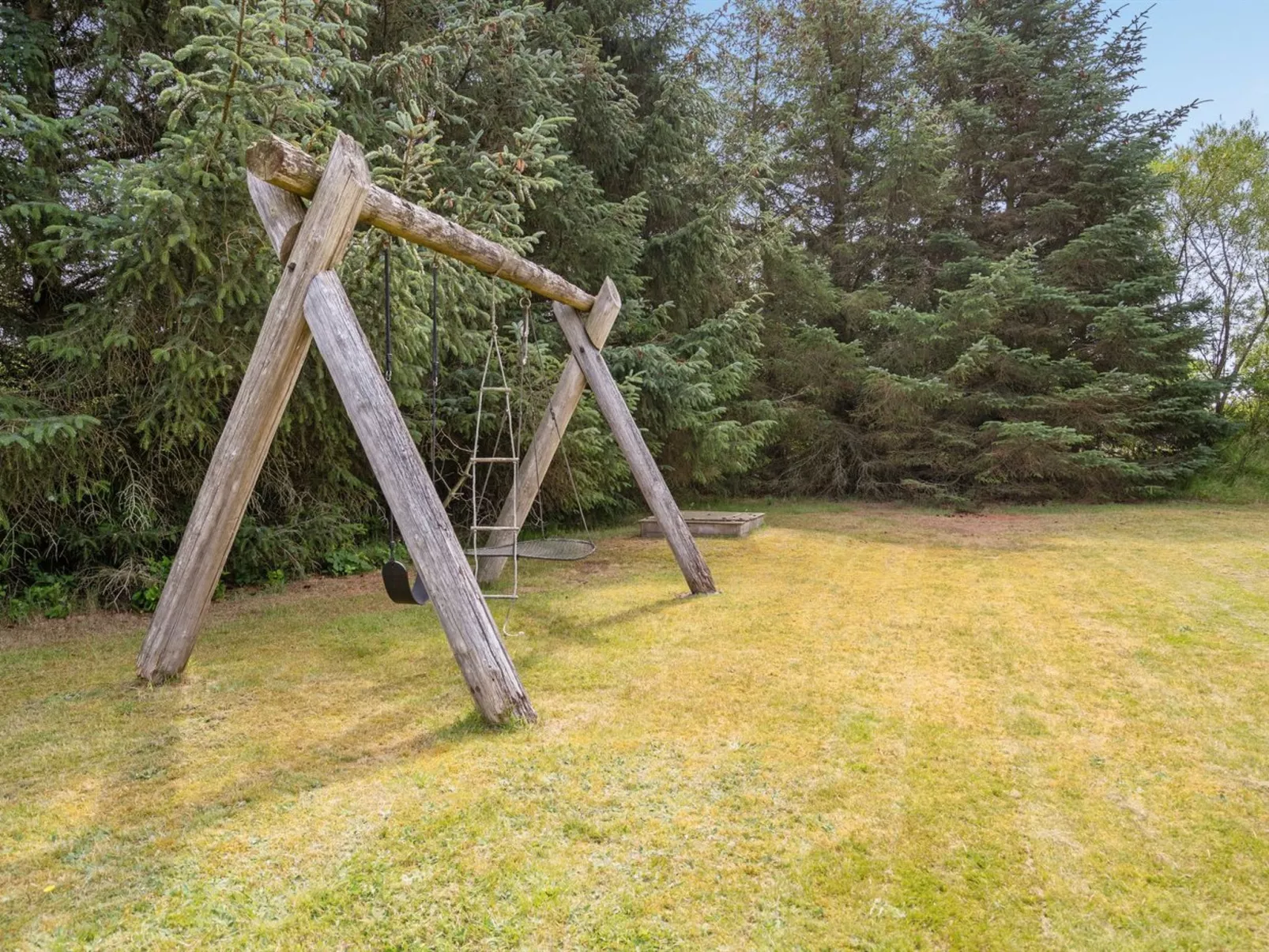 "Akkar" - 1.8km from the sea-Outside