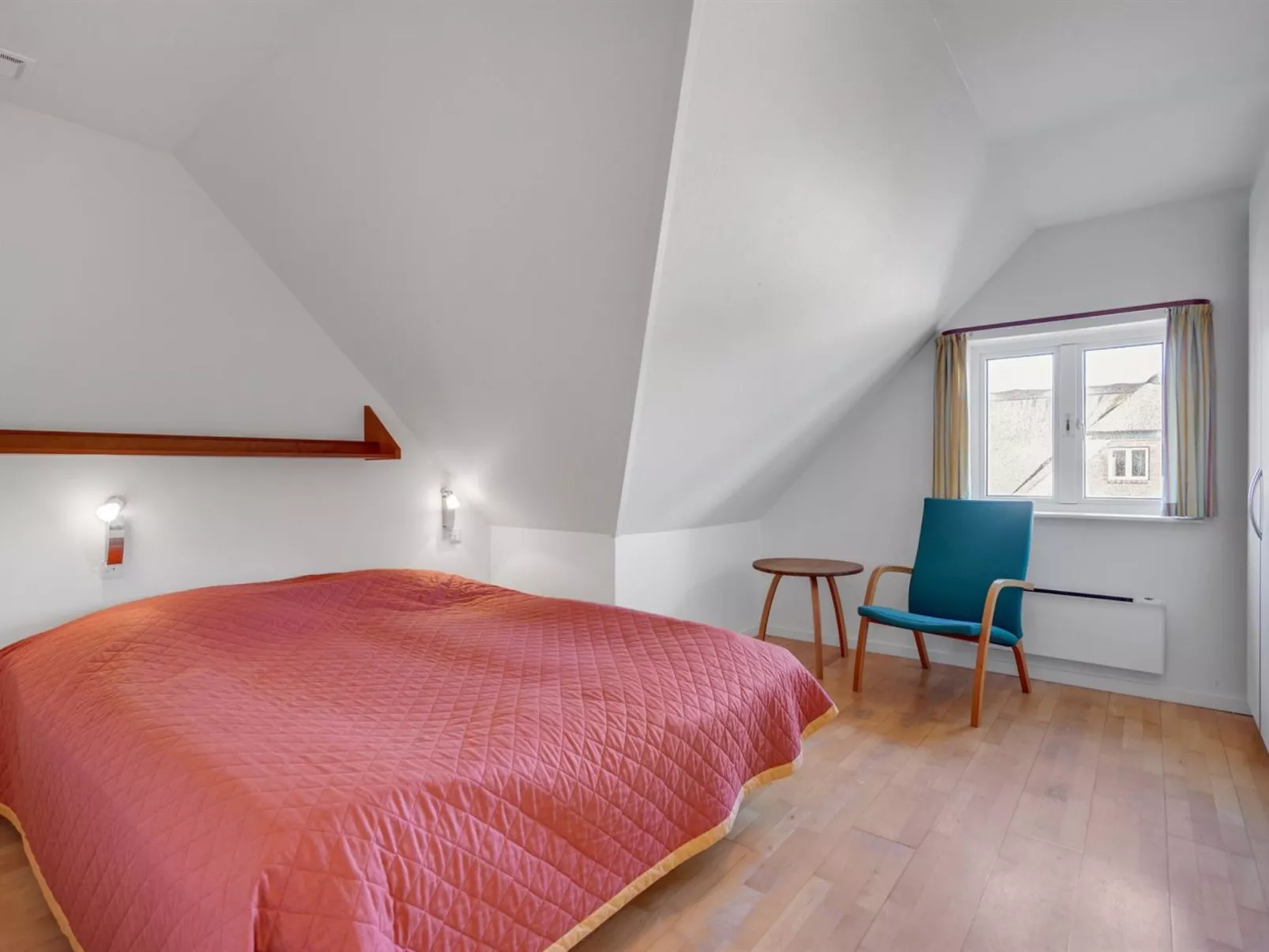 "Oneida" - 800m from the sea-Inside