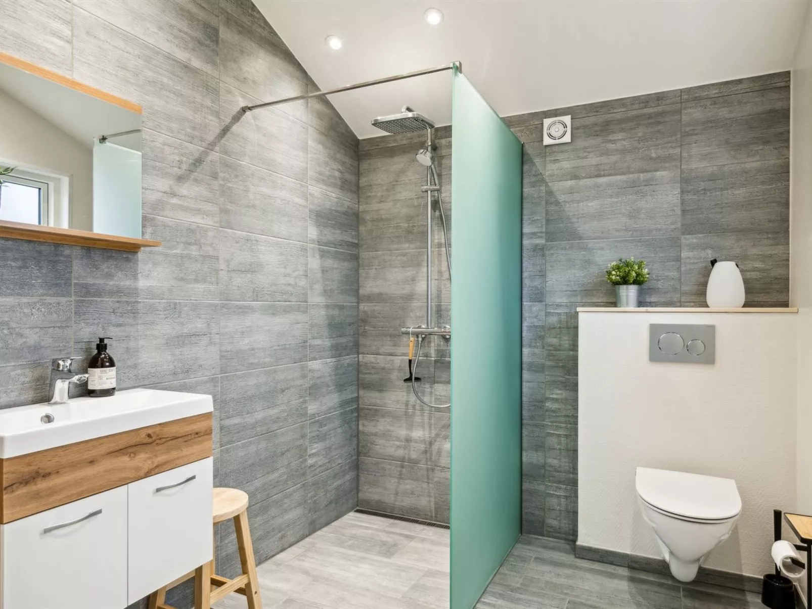 "Juste" - 1.7km from the sea-Drinnen