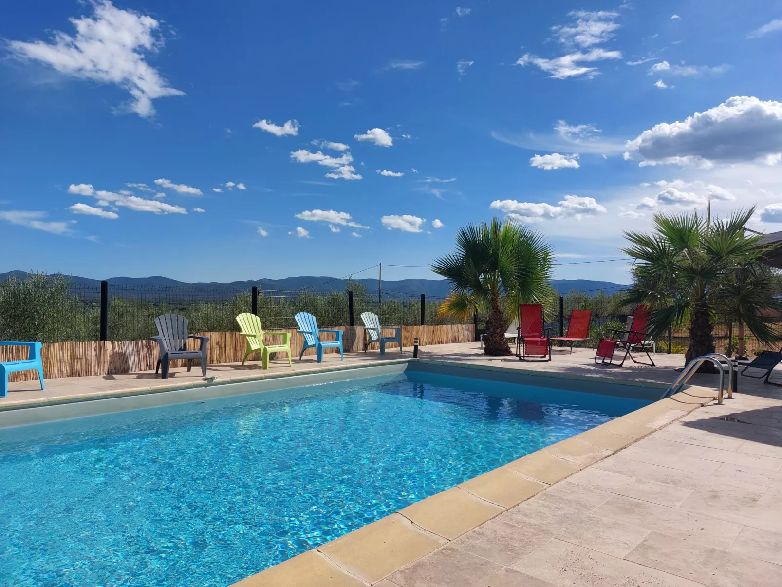 Les Lauriers Blancs-Outside