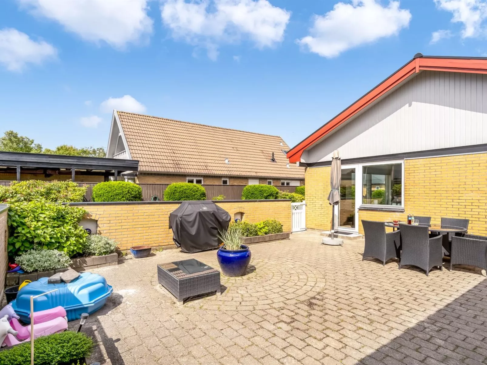 "Elika" - 1.5km from the sea-Outside