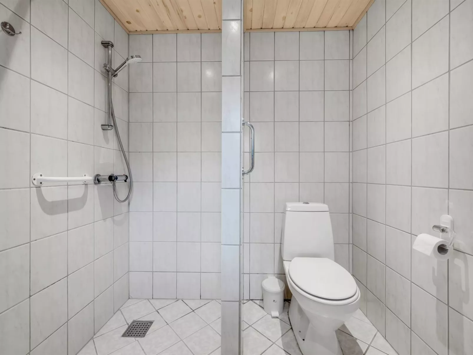 "Eino" - 150m from the sea-Drinnen