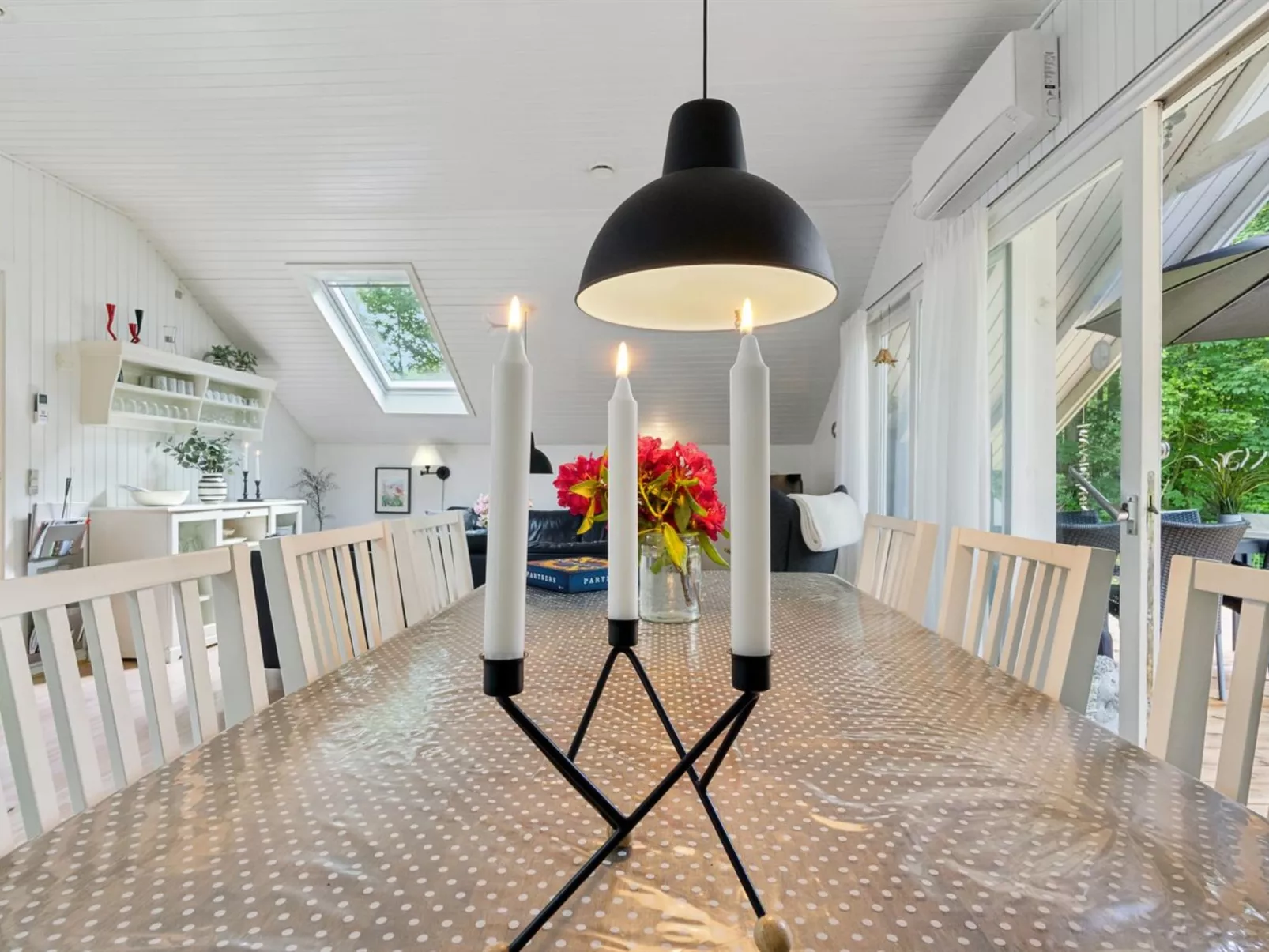 "Hereth" - 30km from the sea-Inside