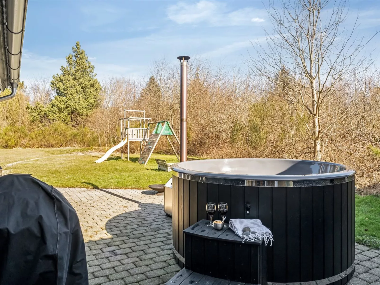 "Karmen" - 250m to the fjord-Inside