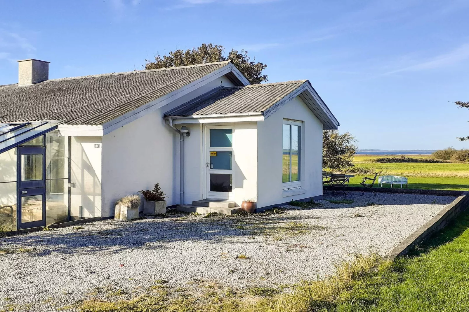 Lichtdurchflutete Oase in Boddum -- By Traum Ferienwohnungen-Im Freien