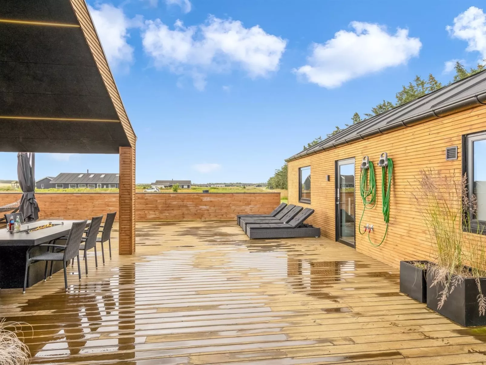 "Udder" - 1.5km from the sea-Outside