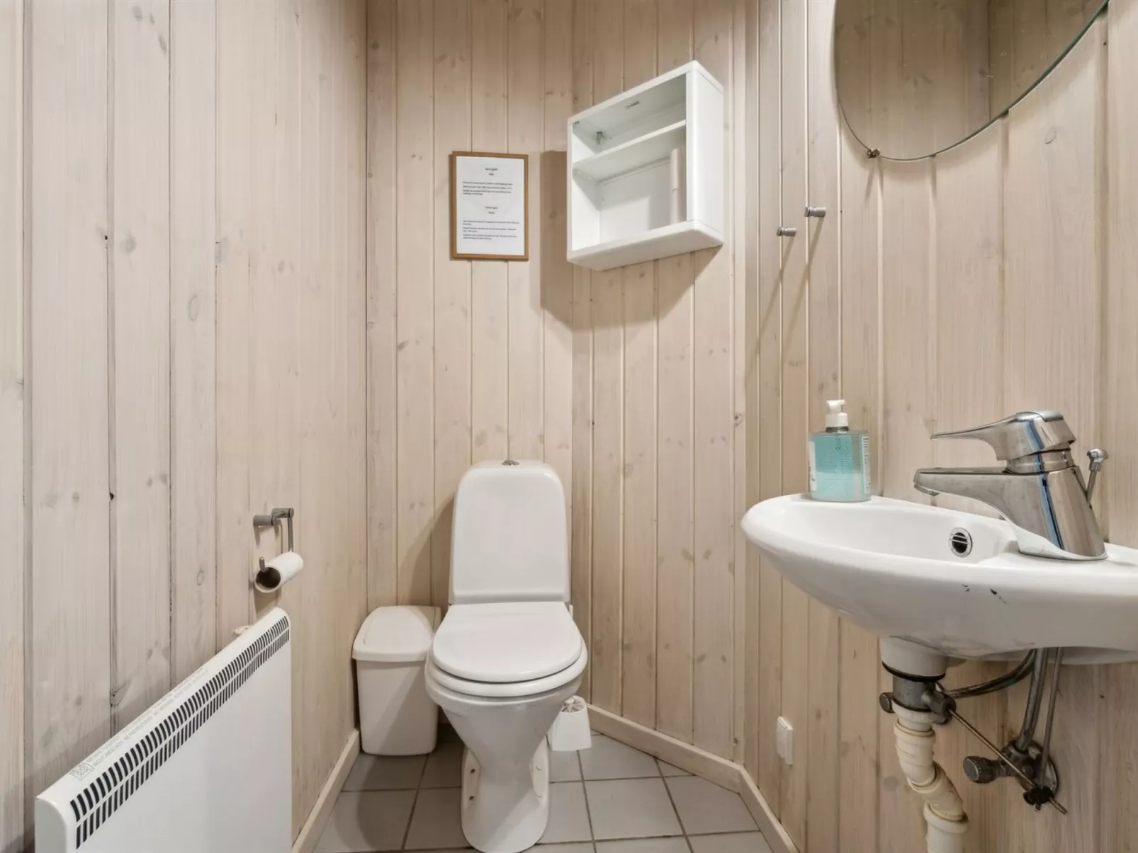 "Emmie" - 1.2km from the sea-Inside