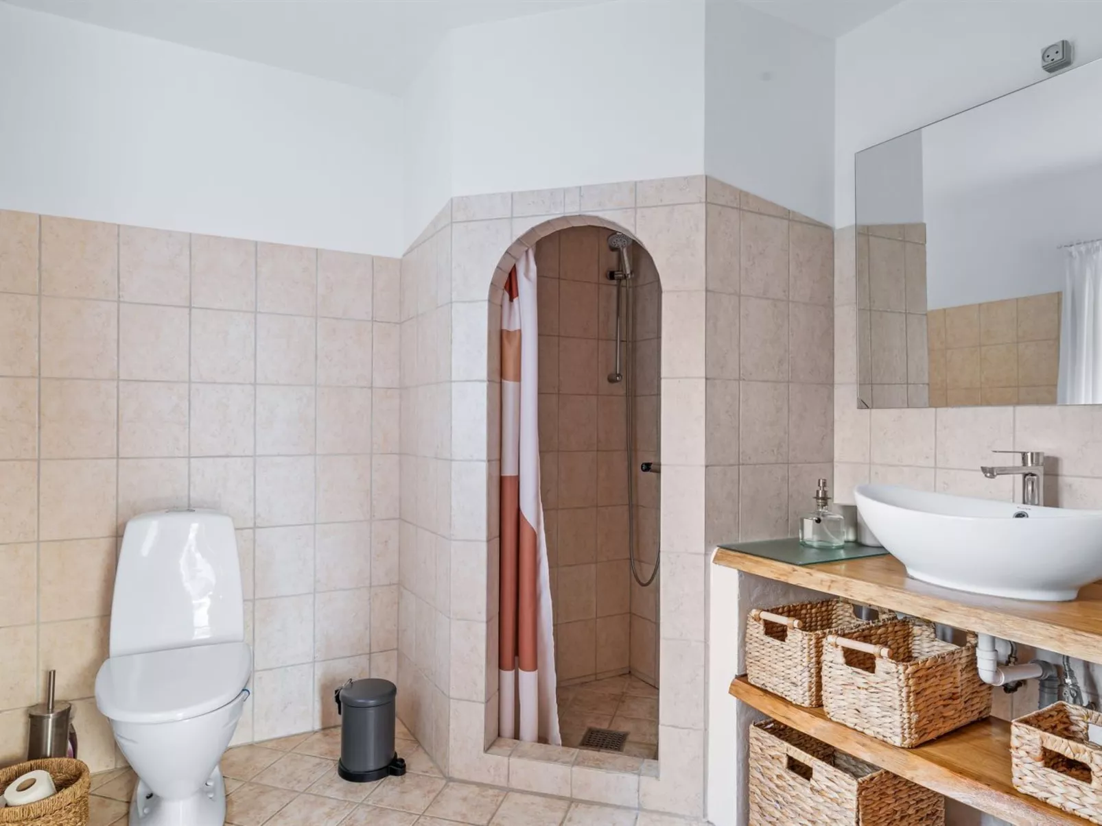 "Huno" - 2km from the sea-Inside