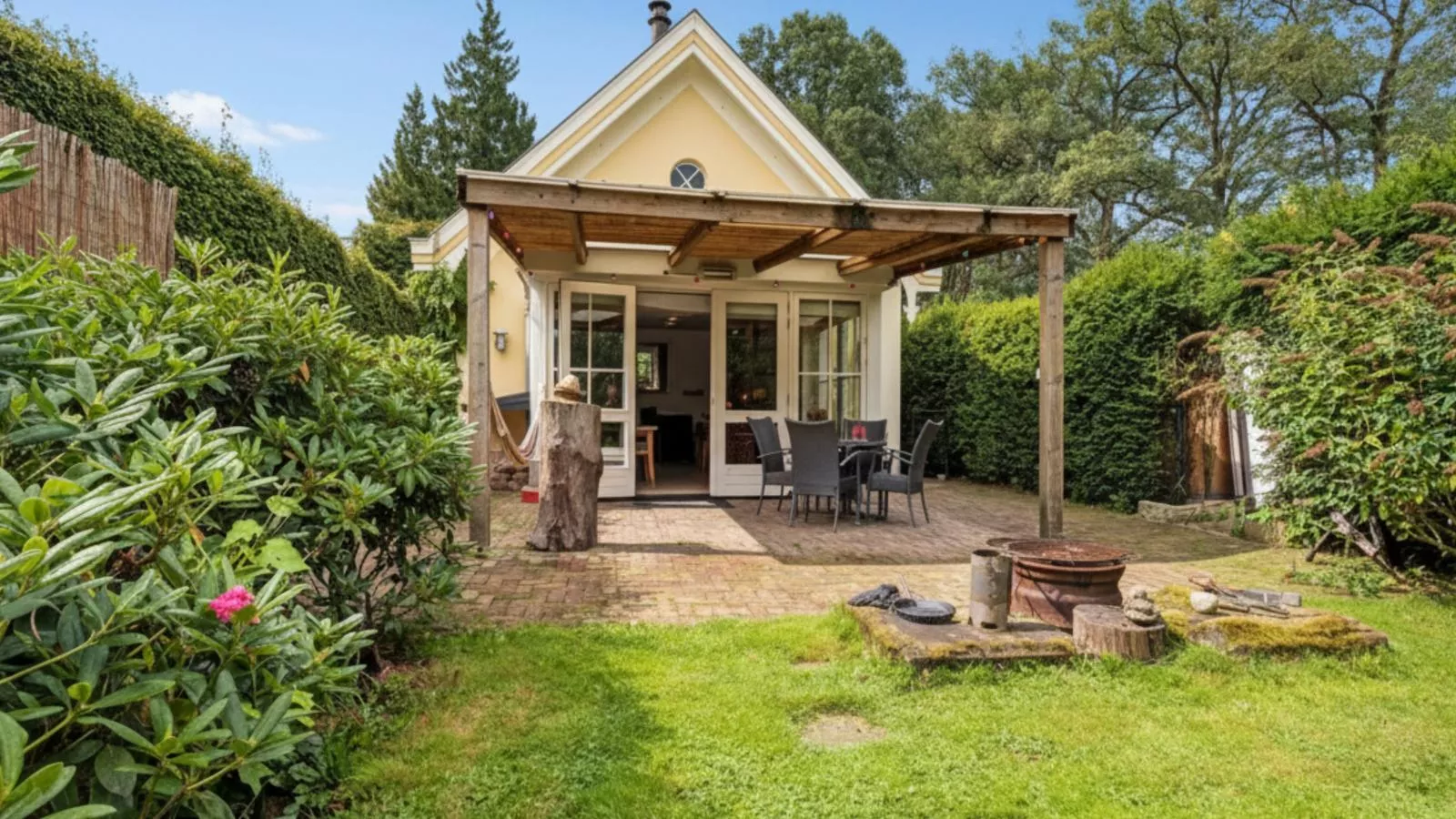 Wellnesshuisje Kalheupink-Exterior in summer