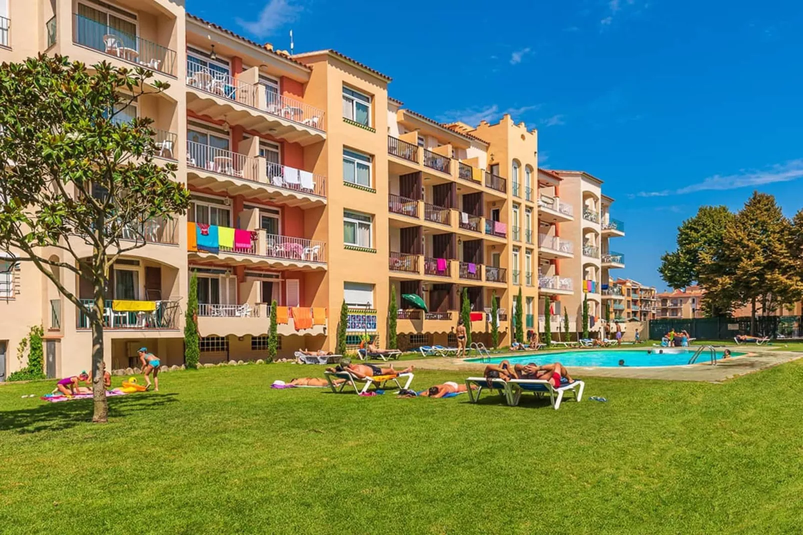 APARTAMENTOS COMTE D'EMPURIES B24-Außenbereich Sommer