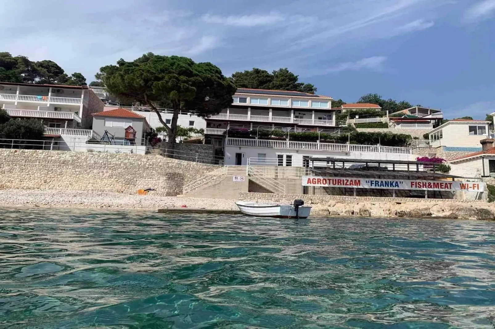 Apartments Franka Saplunara-Triple Room with Terrace and Sea View  No1-Ambiente