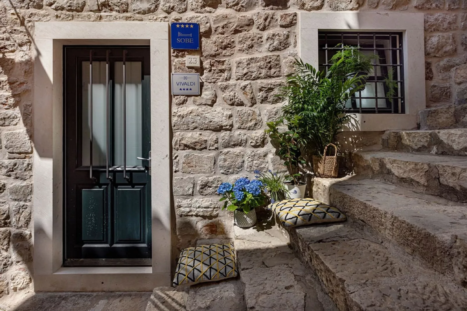 Vivaldi - Deluxe Double Room with Side City View (S3)-Im Freien