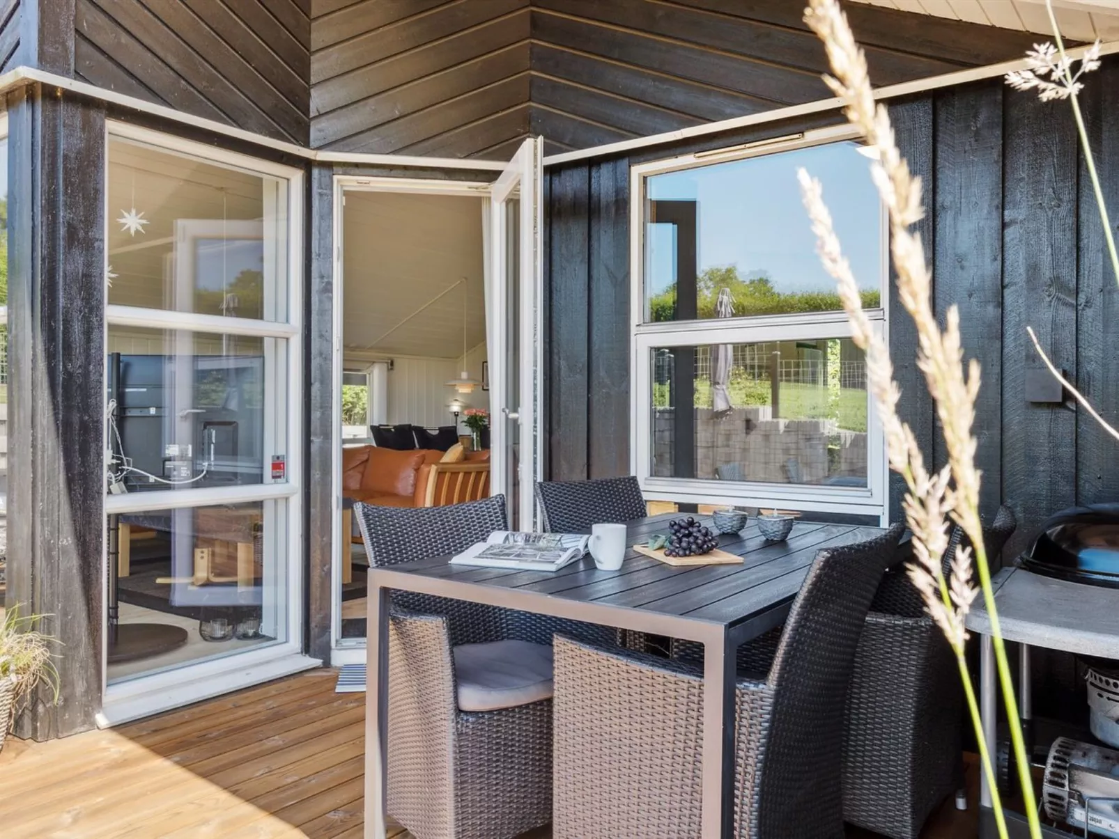 "Enida" - 350m to the fjord-Outside