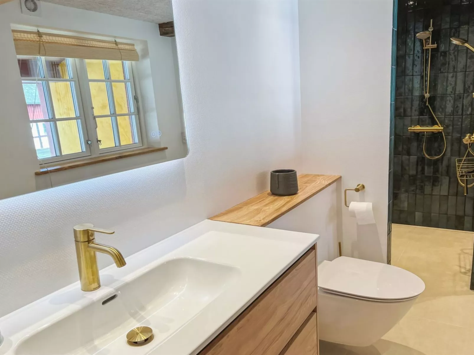 "Garbine" - 1.5km from the sea-Inside