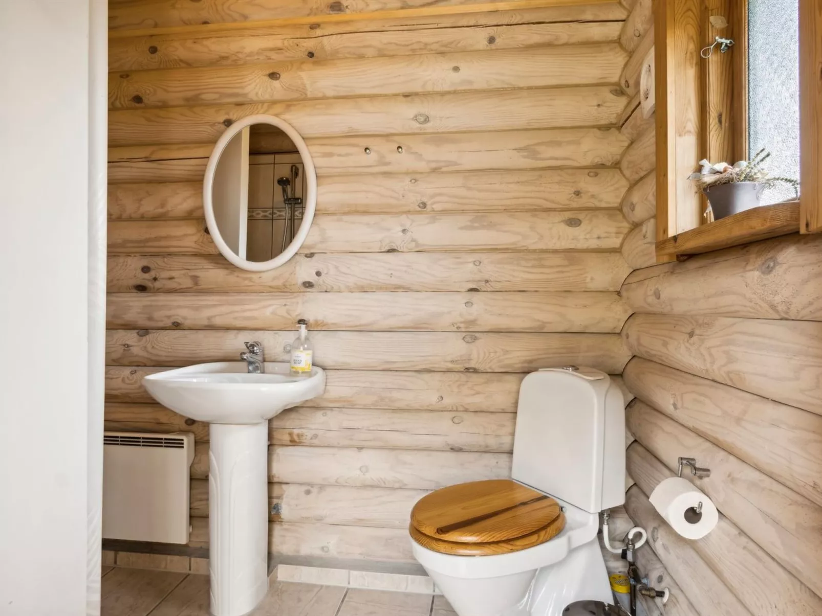 "Hjorthung" - 2km from the sea-Inside