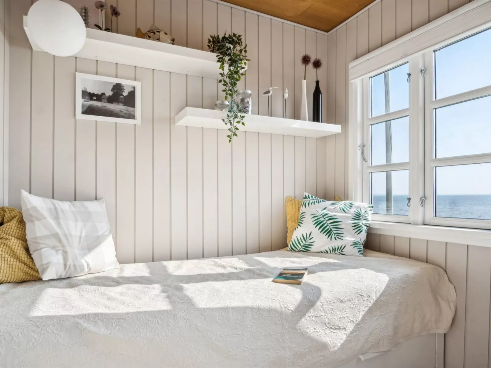 "Drifa" - 20m from the sea-Drinnen