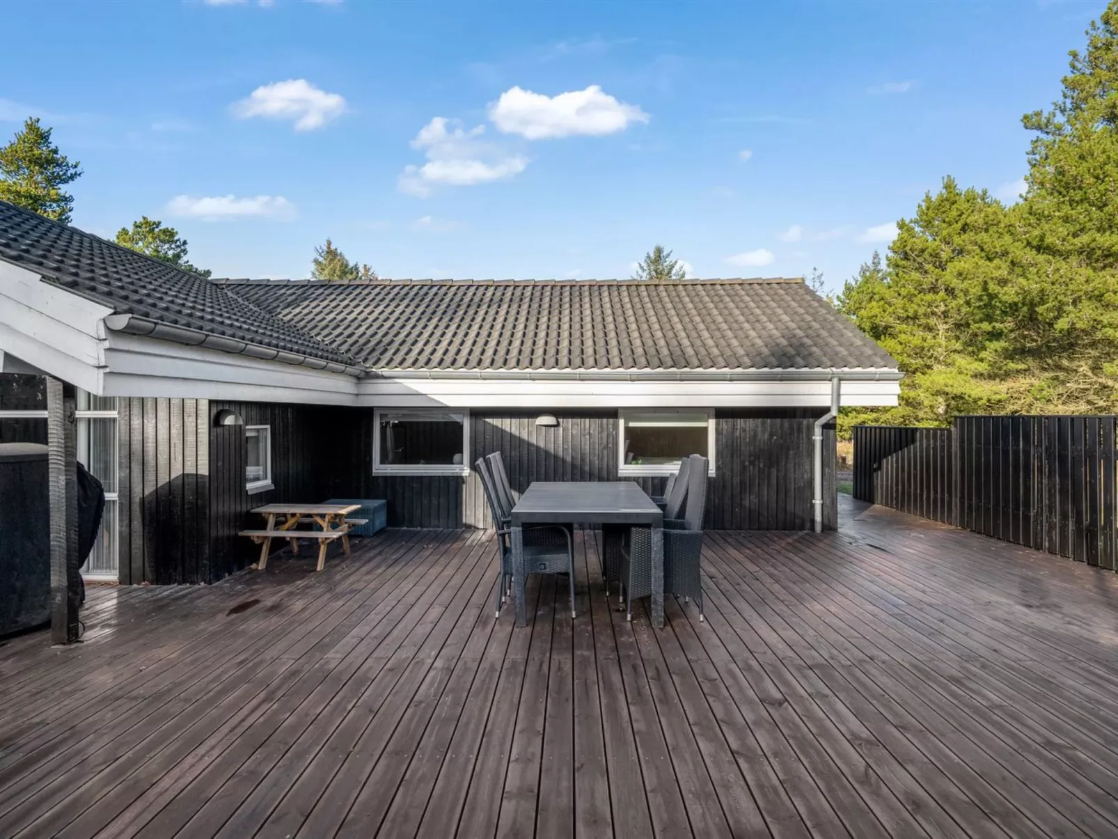 "Elvin" - 2km from the sea-Outside