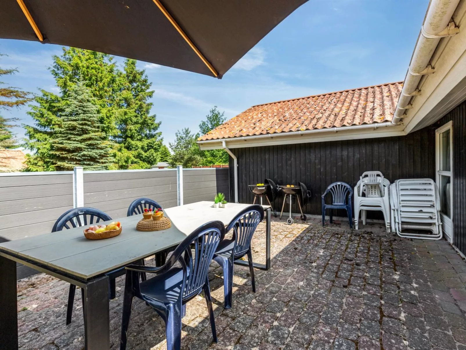 "Ayna" - 50m from the sea-Draußen