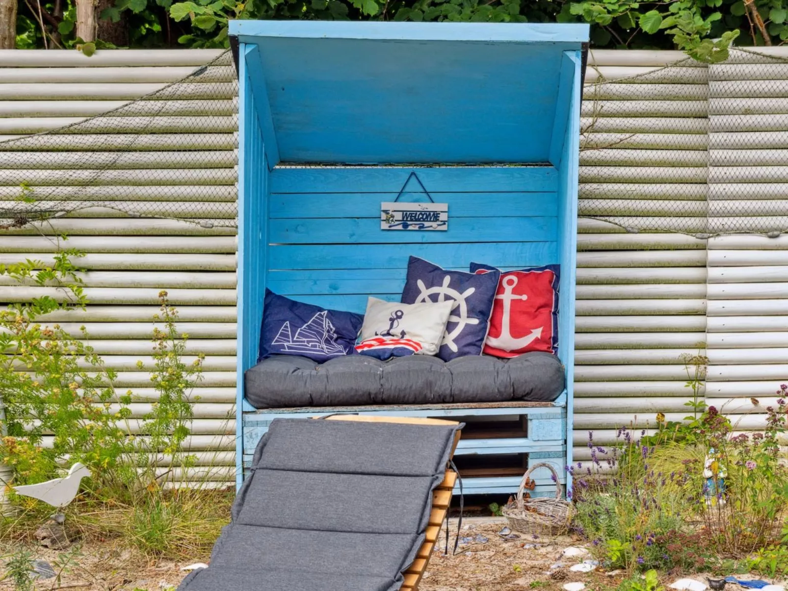 "Mark" - 1.2km from the sea-Outside