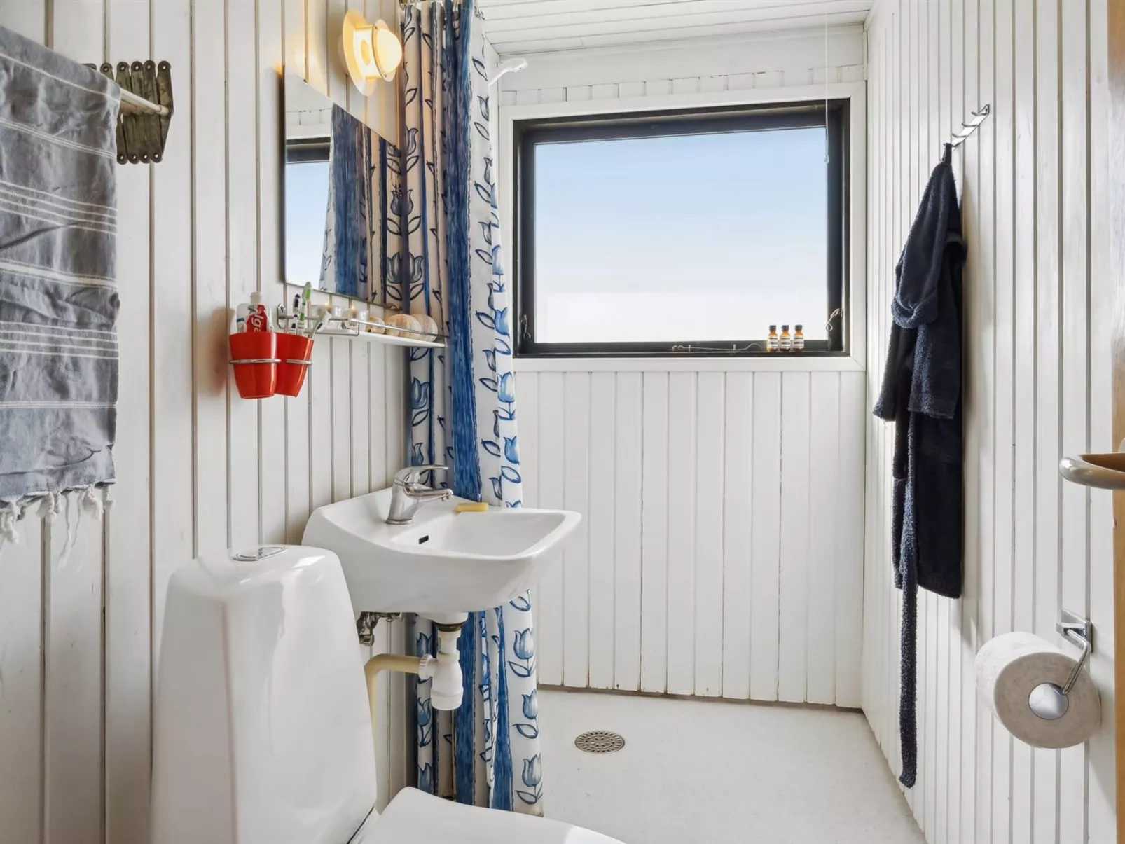 "Laghmund" -  from the sea-Dedans