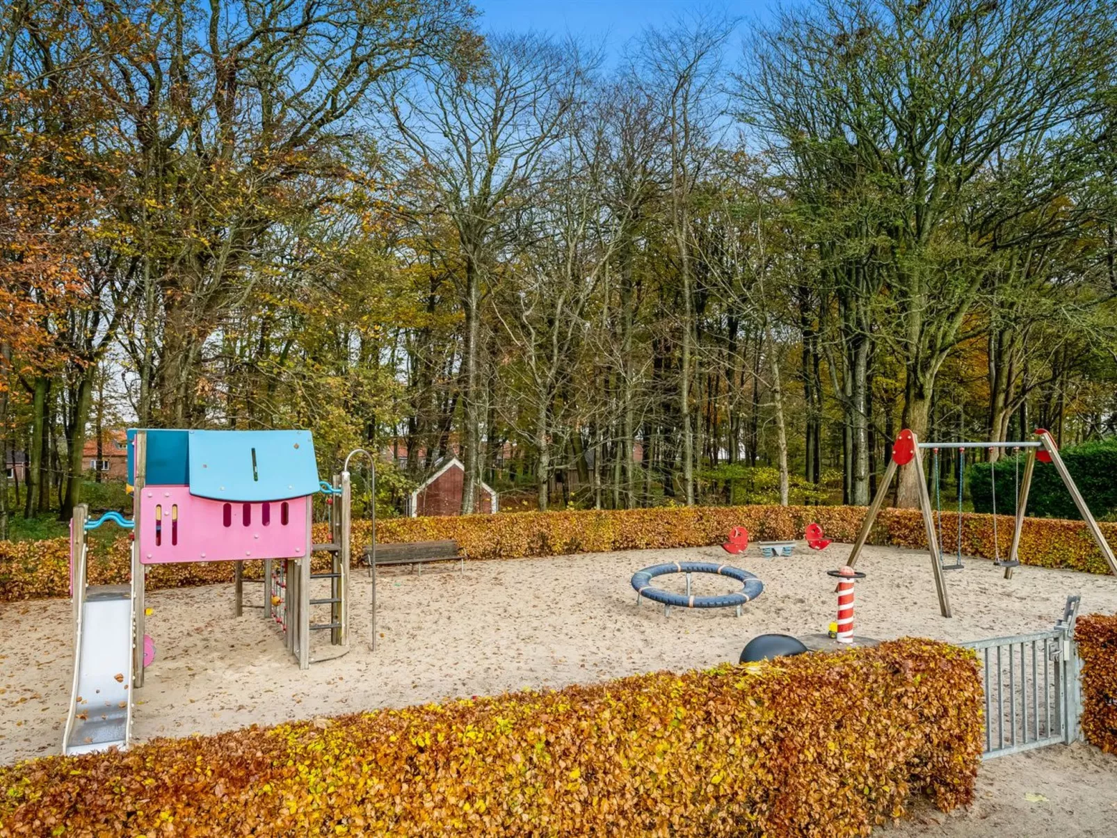 "Trpana" - 1km to the fjord-Draußen