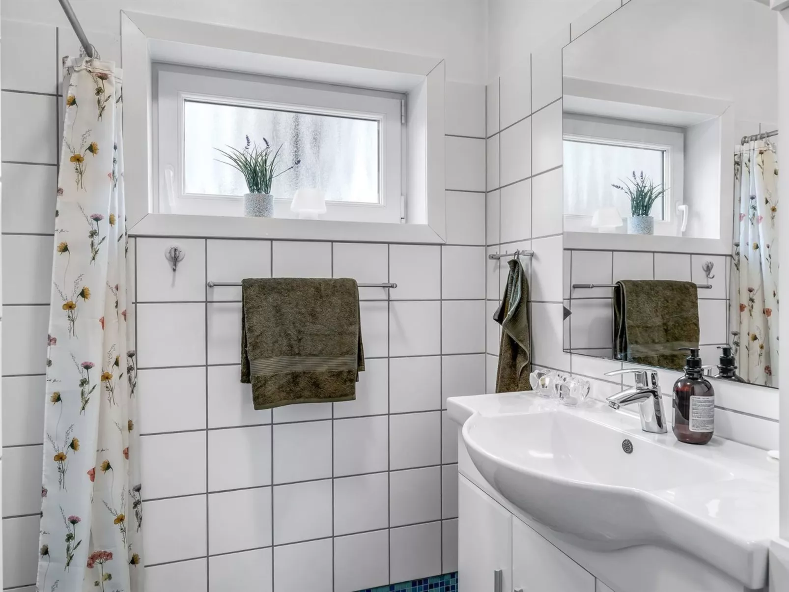 "Rikkart" -  from the sea-Drinnen