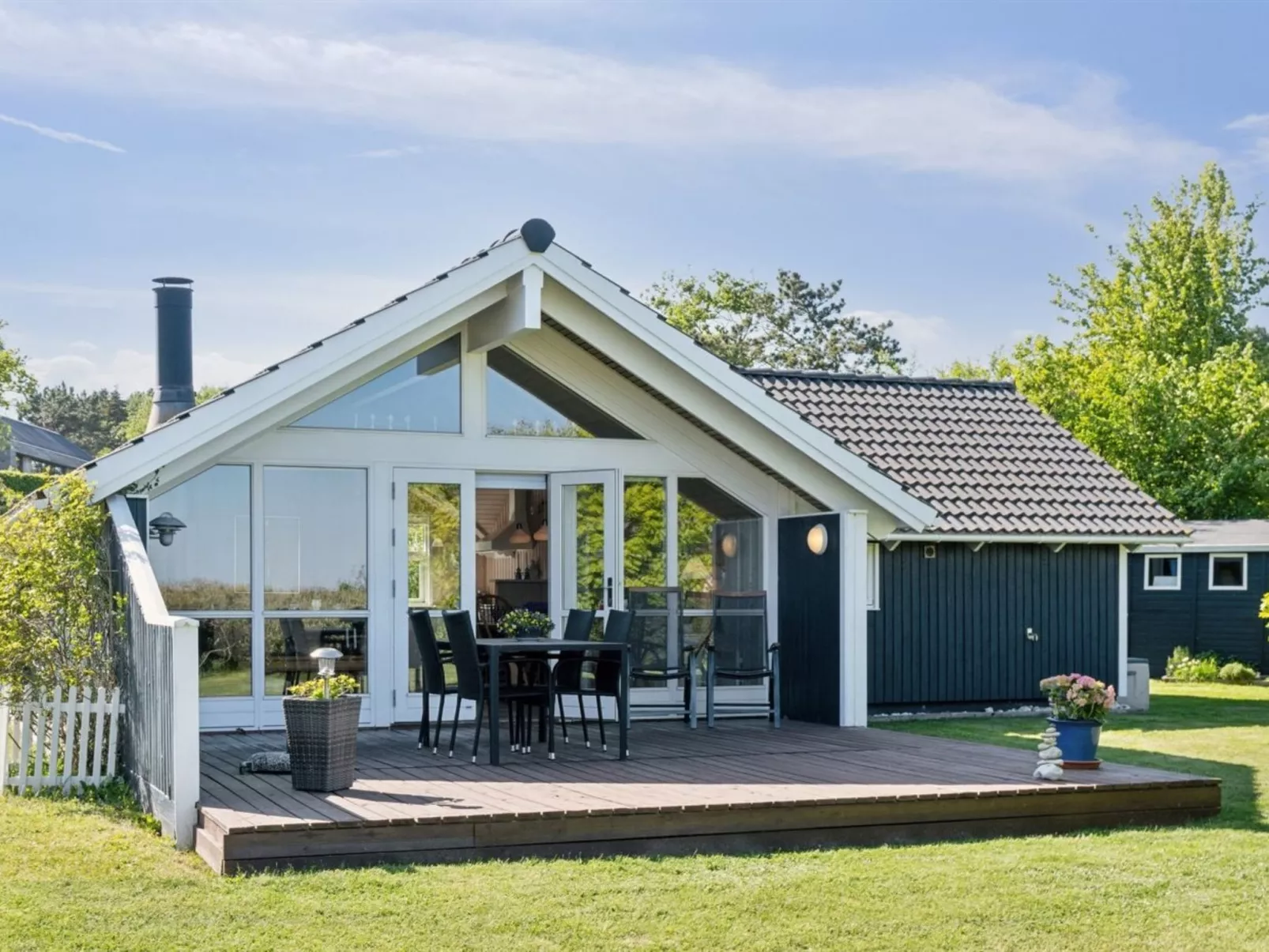 "Sukie" - 100m from the sea-Outside