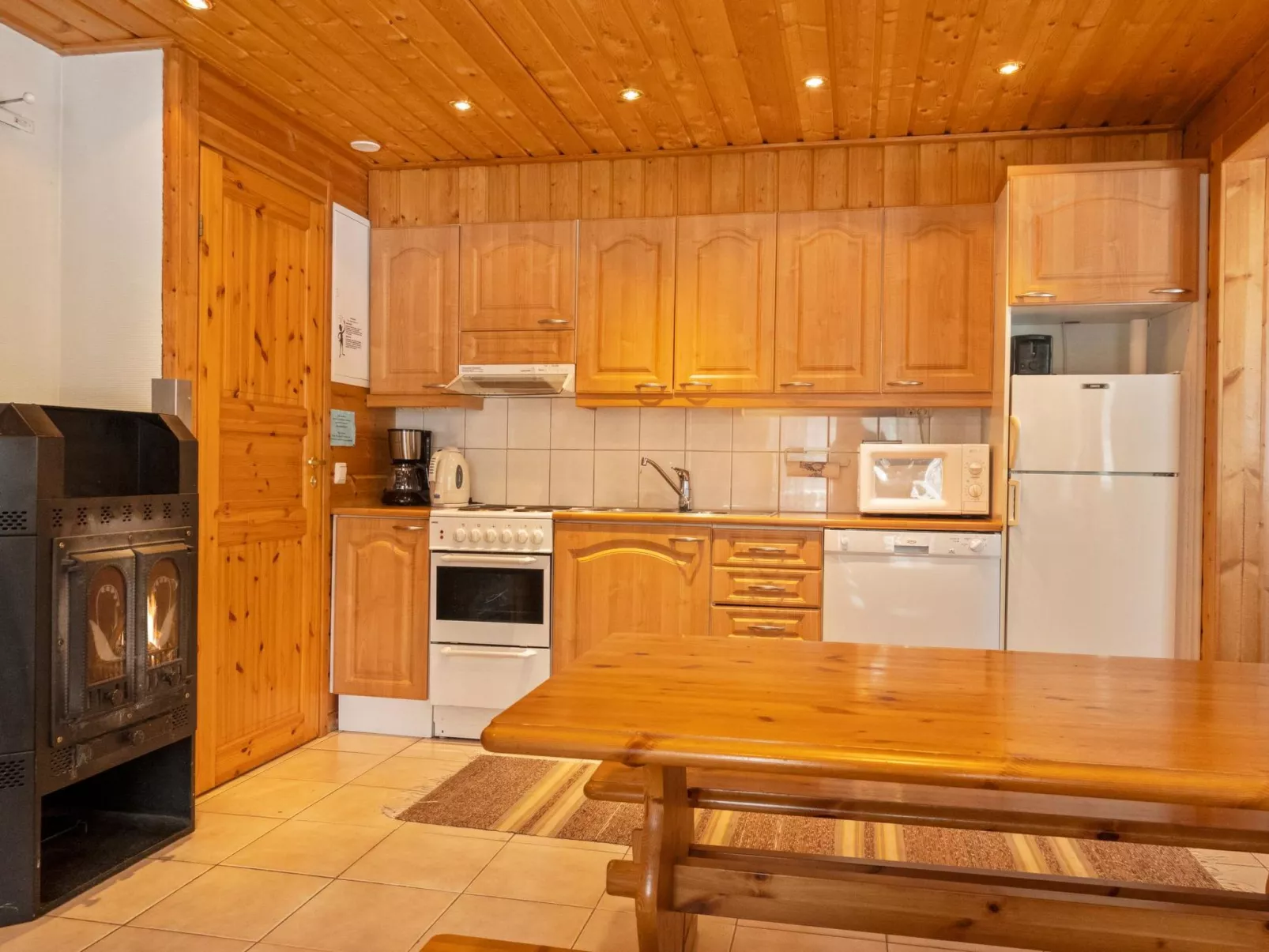 Hirvas levi 3-Inside