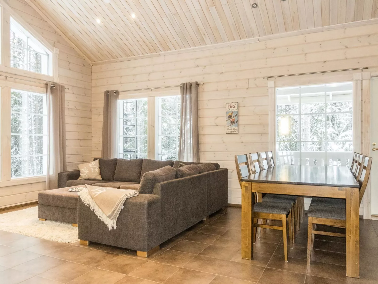 Atrin suvanto b-Dedans