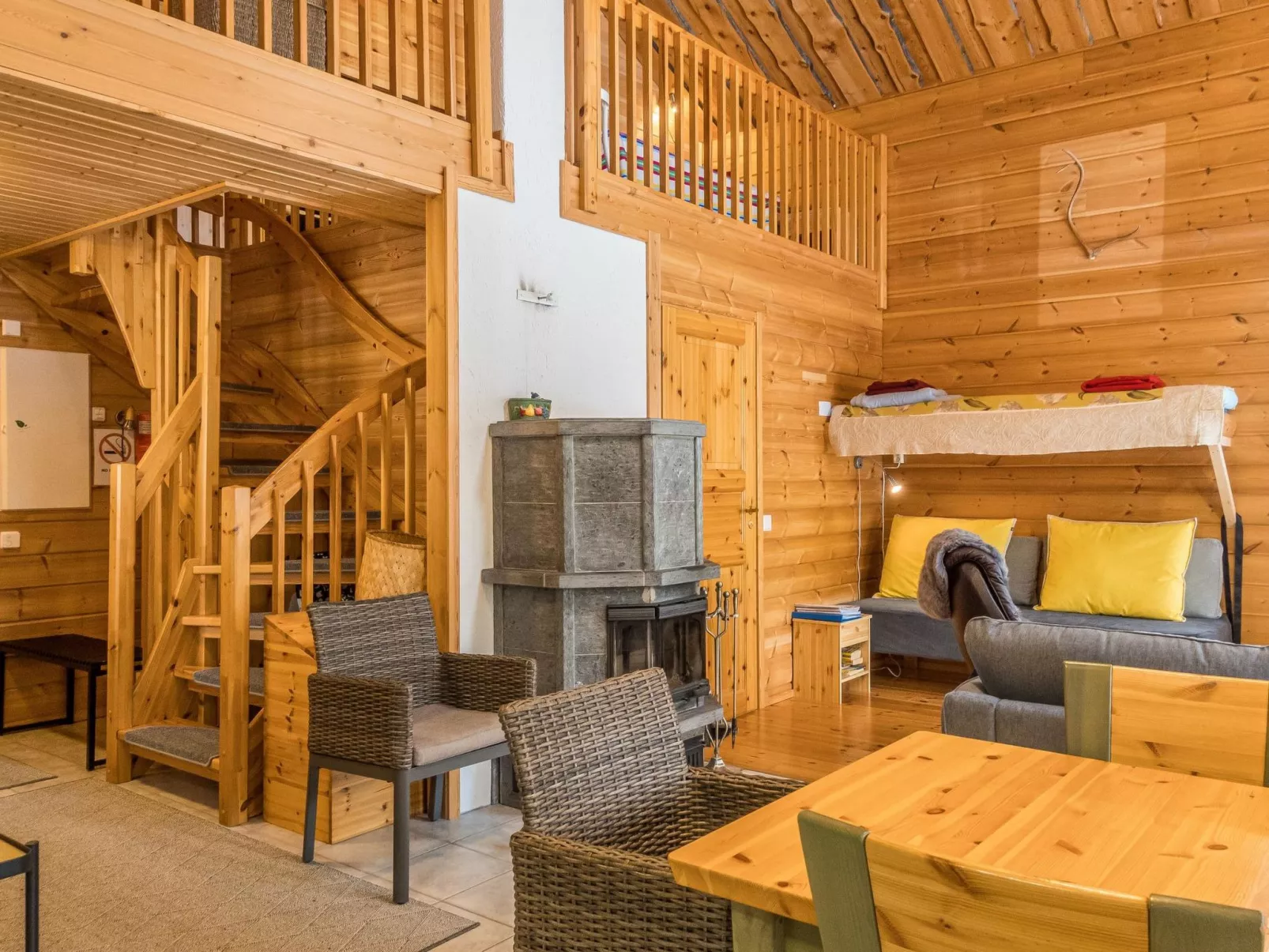 Kevätruska b-Dedans