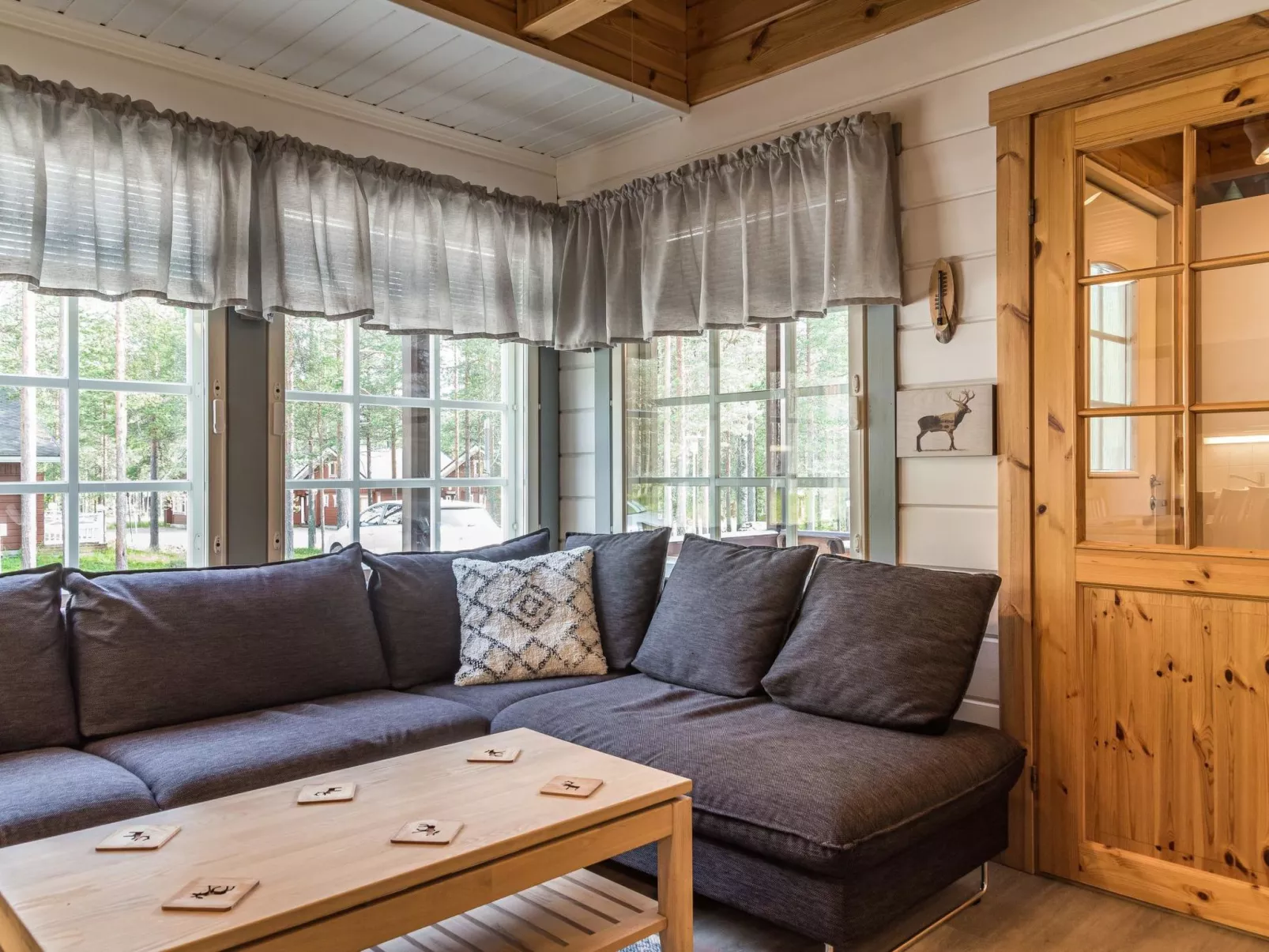 Levin kultakoto-Inside